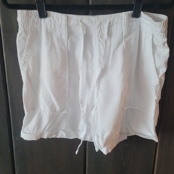 2/$20 Core Life. 2 for 1 Beige and White Linen style shorts sz M - Picture 3 of 4